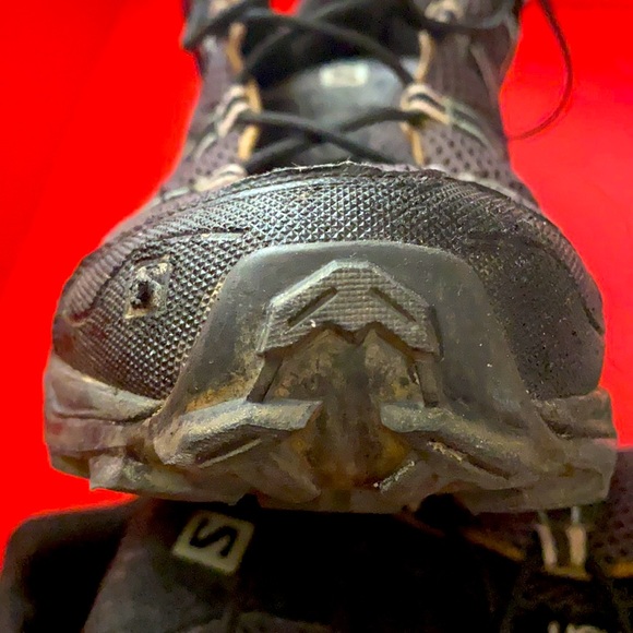 SALOMON MEN X-Ultra. 9.5 Men Size. Color: Black W/grey lines. Condition: good. - Picture 8 of 8